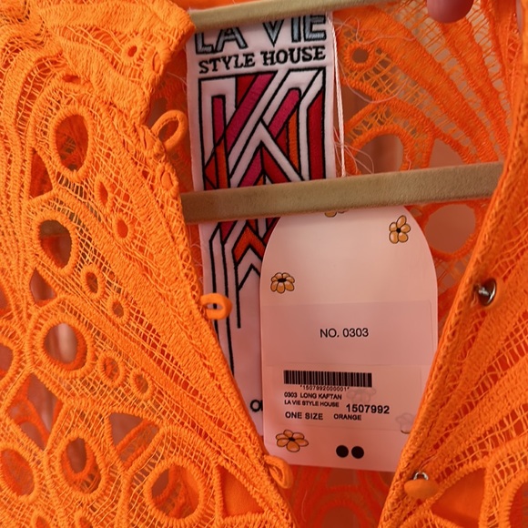 NWT 2023 La Vie SCALLOPED GUIPURE-LACE KAFTAN IN ORANGE - Picture 3 of 5